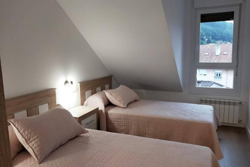 Precioso Atico En El Centro De Cangas De Onis Appartement Buitenkant foto